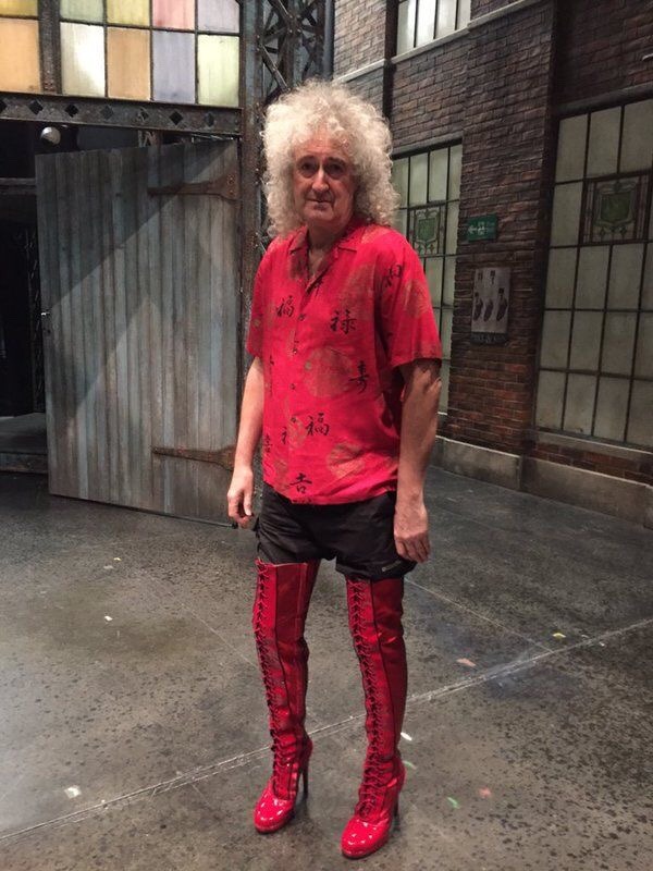 hysterical-qween:  Brian May serving lewks 