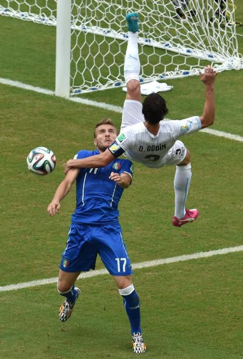 acrobatic and wrestling style in the match of Italy Vs Uruguay. (immobile vs godin; balotelli vs per