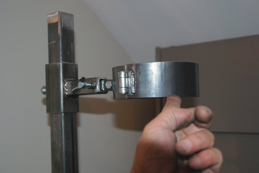 cuckold-r77b:  qrye:  Do-it yourself pillory. Very handy to take care of someone