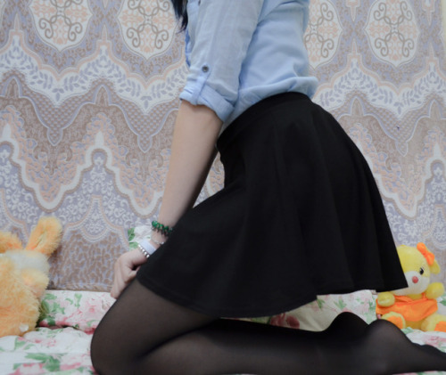 girls-kneesocks: @ponchikmrs meow~