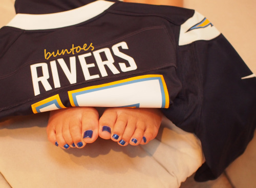 buntoes:  fade to black…last ever game as a san diego charger – R.I.P my team. (and please remember to these size 5′s responsibly ;p)
