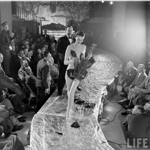 Men’s Night at Neiman Marcus(Cornell Capa. 1947)