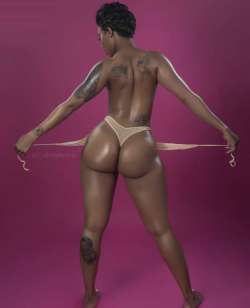 thicksexyasswomen3:  doubl-d:  @iluvstackz