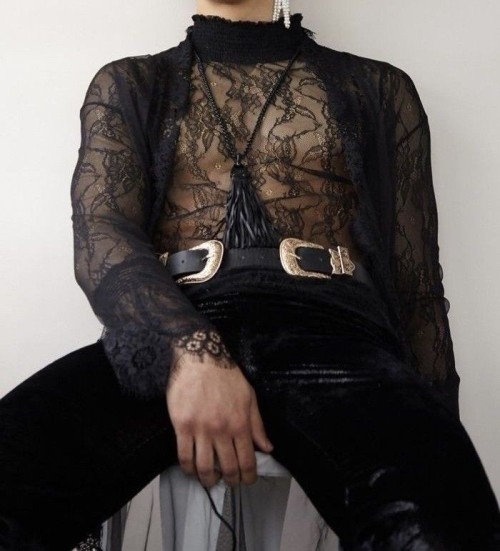 Who Else Would Conveniently Discorporate If Crowley Shows Up In Anything Like This In S3?