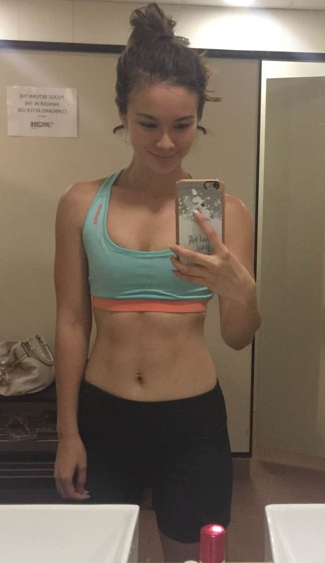 jessicaiswet:   sgrubking:  she’s fit, slim, pretty and tight. perfect for my morning