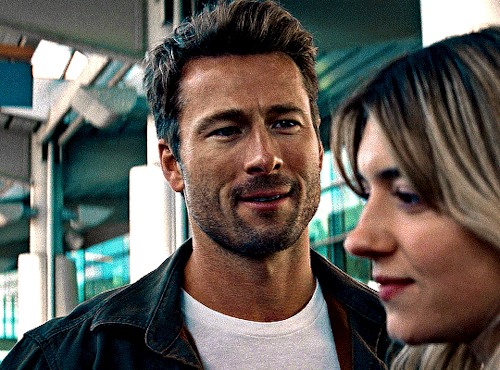 GLEN POWELL As TYLER OWENS In TWISTERS (2024) Dir. Lee Isaac Chung