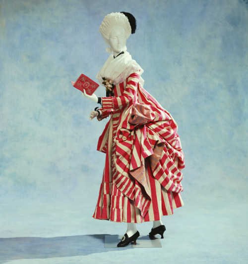 18th century fashion: redGreen | Yellow
