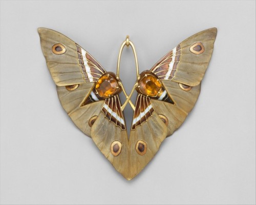 met-modern-art:“Moth” Pendant and Box by Lucien Gaillard, Modern and Contemporary ArtPur