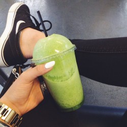 A green smoothie a day keeps the doctor away