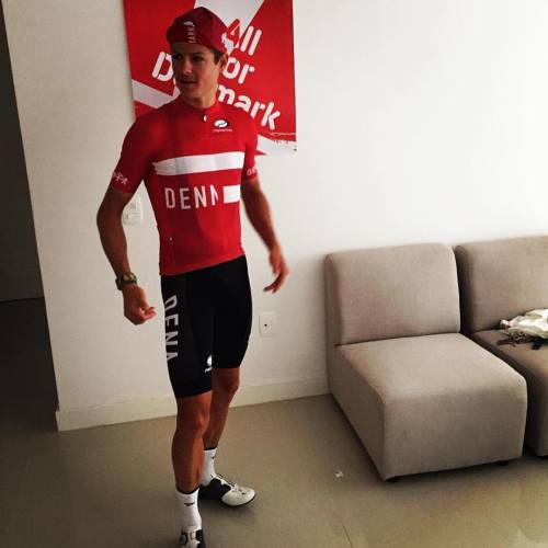Great looking Danish Team kit on @jakobfuglsang_official nice socks too. Thanks to @wtfkits for the 