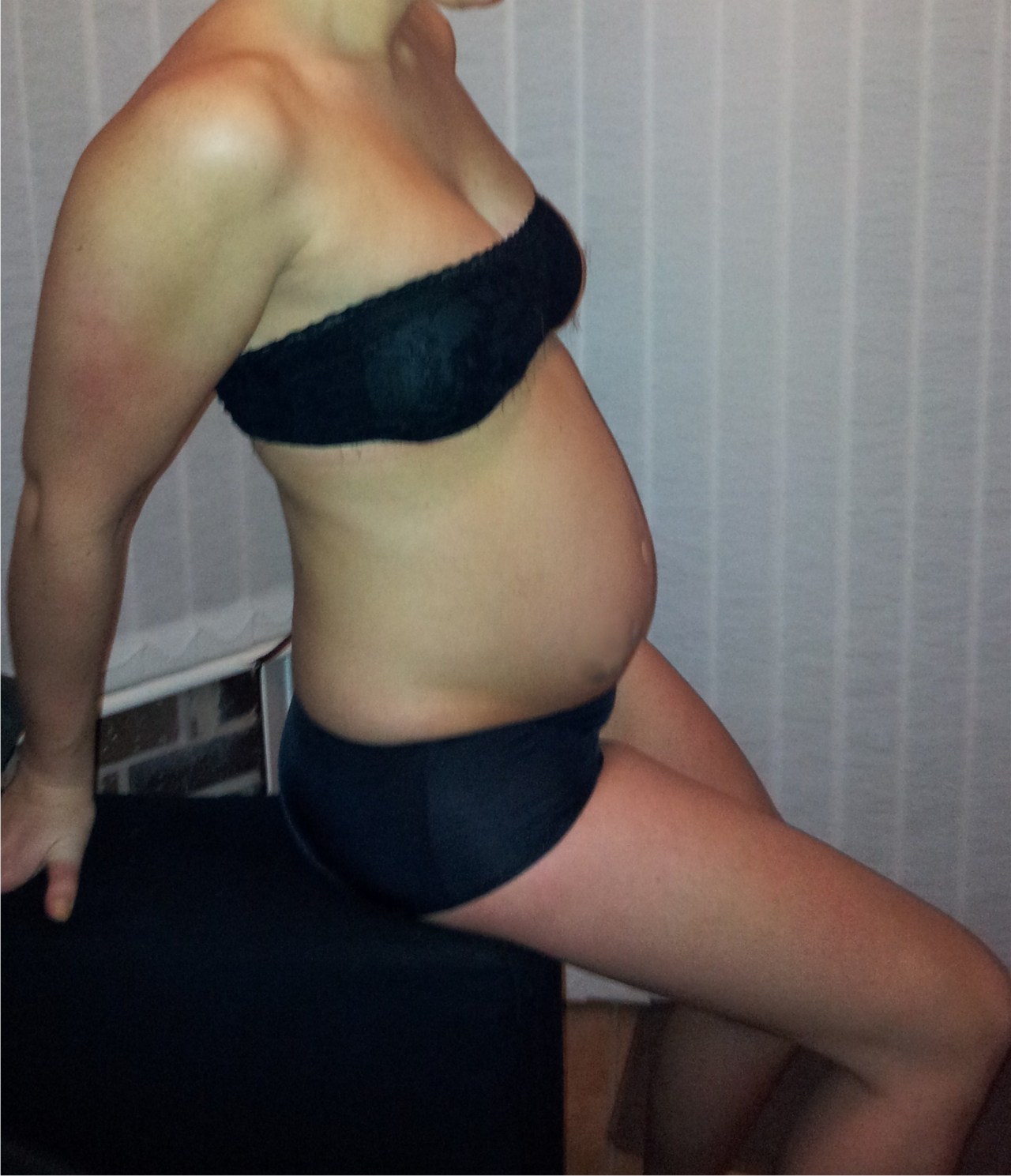 pregnantpussyxxx:  wife4bbcxxxx:   my swollen pregnant wife for you to enjoy. X 