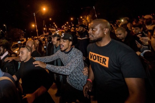 prewars: lilchanofrom79th:Chance the Rapper leading thousands of young people to vote early after hi