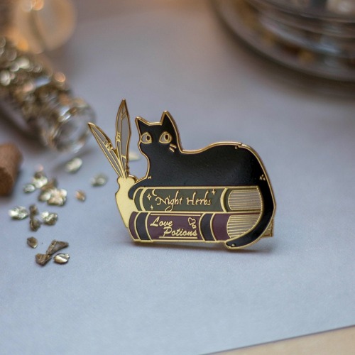 s4karuna:sosuperawesome:The Witch’s Cat Pins and Stickers Aurigae Art on Etsy @rob-anybody