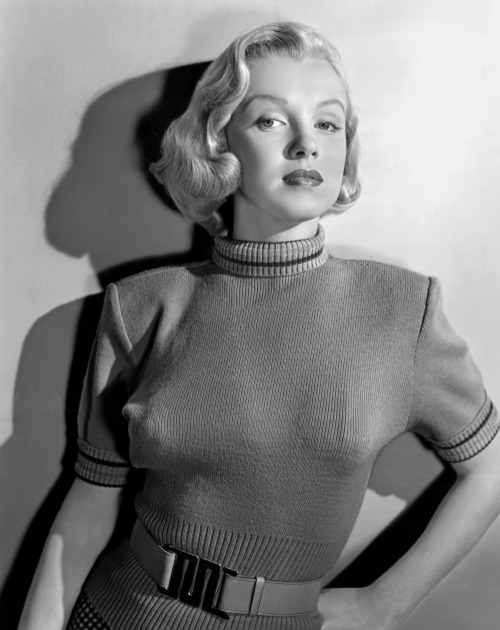 ilovedamsels1962: questcequecestqueca:Marilyn Monroepainted-face.com/ Gotta love a sweater g