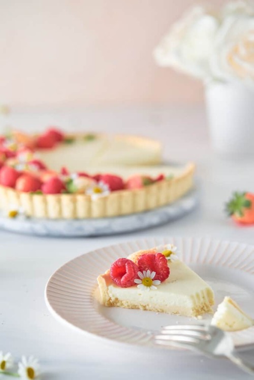 DIY Fruit Tart This tart has a buttery shortbread crust, a creamy vanilla bean custard and it is gor