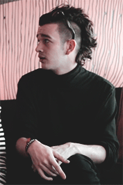 mattyhewhealy:  he was so c u t e in this interview