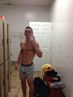 Gaysdoitbetter99:  Row2Ski:  Southhallspsu:  Great Abs And Those Boxers Are Lookin