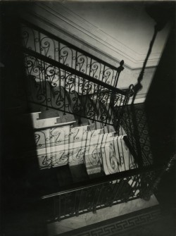 zzzze:Horacio Coppola, Sem título (Escadas na Rue Corrientes),1928