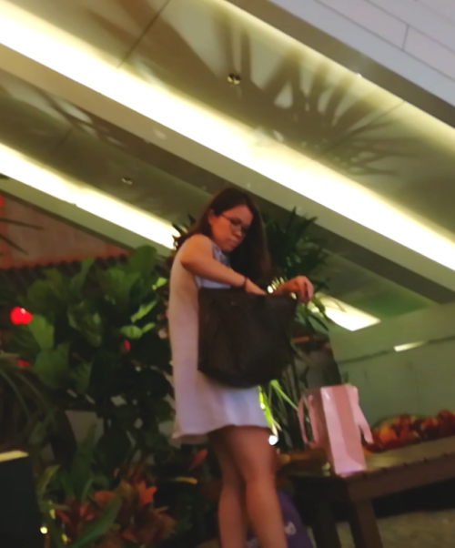 malaysiangreatstuff: Met this lady at the mall and saw her alone that time so just follow her.. Can&