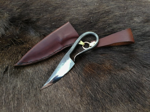 New women’s knife to my Etsy shop:www.etsy.com/listing/577381104/hand-forged-iron-age-