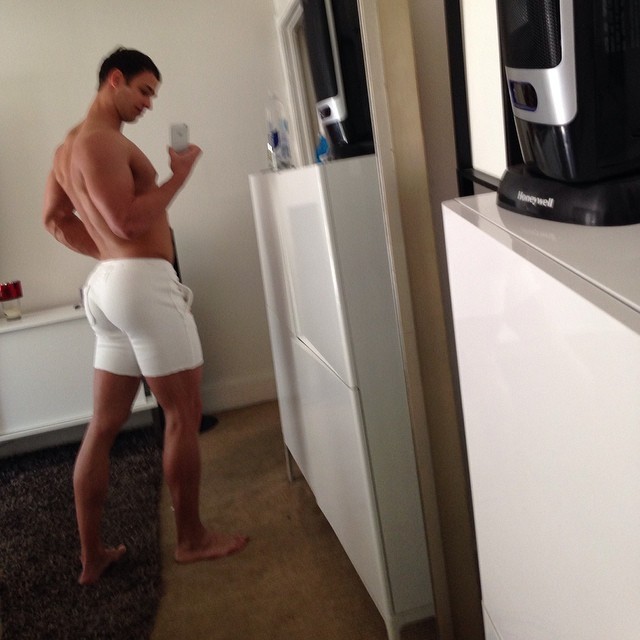 straight-bro:  Bryan Hawn’s Instagram “belfies”