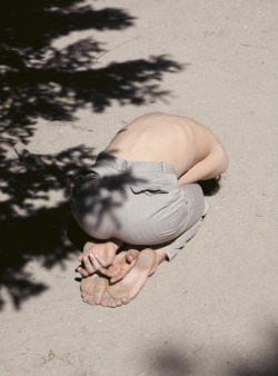 loove-and-desperation:  Roxanne, 2011 | Photographed by Viviane Sassen  
