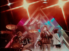 operadays:Queen, Killer Queen | Top Of The Pops, 1974She’s a Killer QueenGunpowder, gelatineDynamite