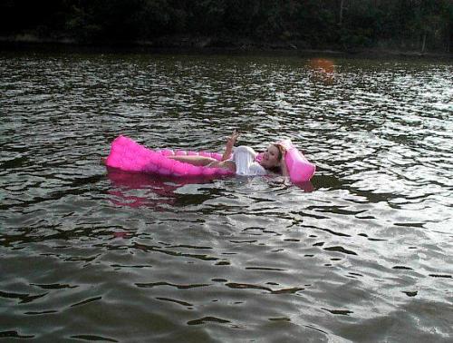 awesomebimbo: luisflakis:  Ufffffff Let’s do it in the water #Gabrielitits Montserratits  The real pierced tattooed fuck doll with huge boobs: fnchen.tumblr.com 