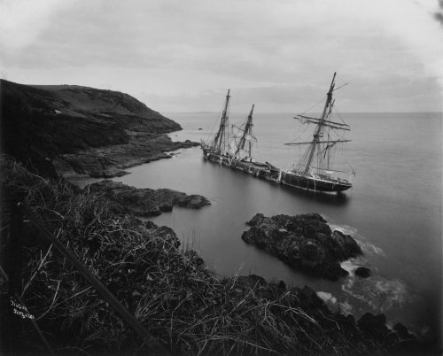 themagicaljellyfish:gameraboy:The Gibson family has taken thousands of striking shipwreck photos, fr