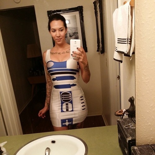 sugar-hips-ramblings:  New favorite dress! #starwars #R2D2