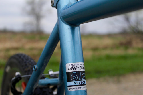 bikesandgirlsandmacsandstuff:  (via Space Horse Gravel Racer)