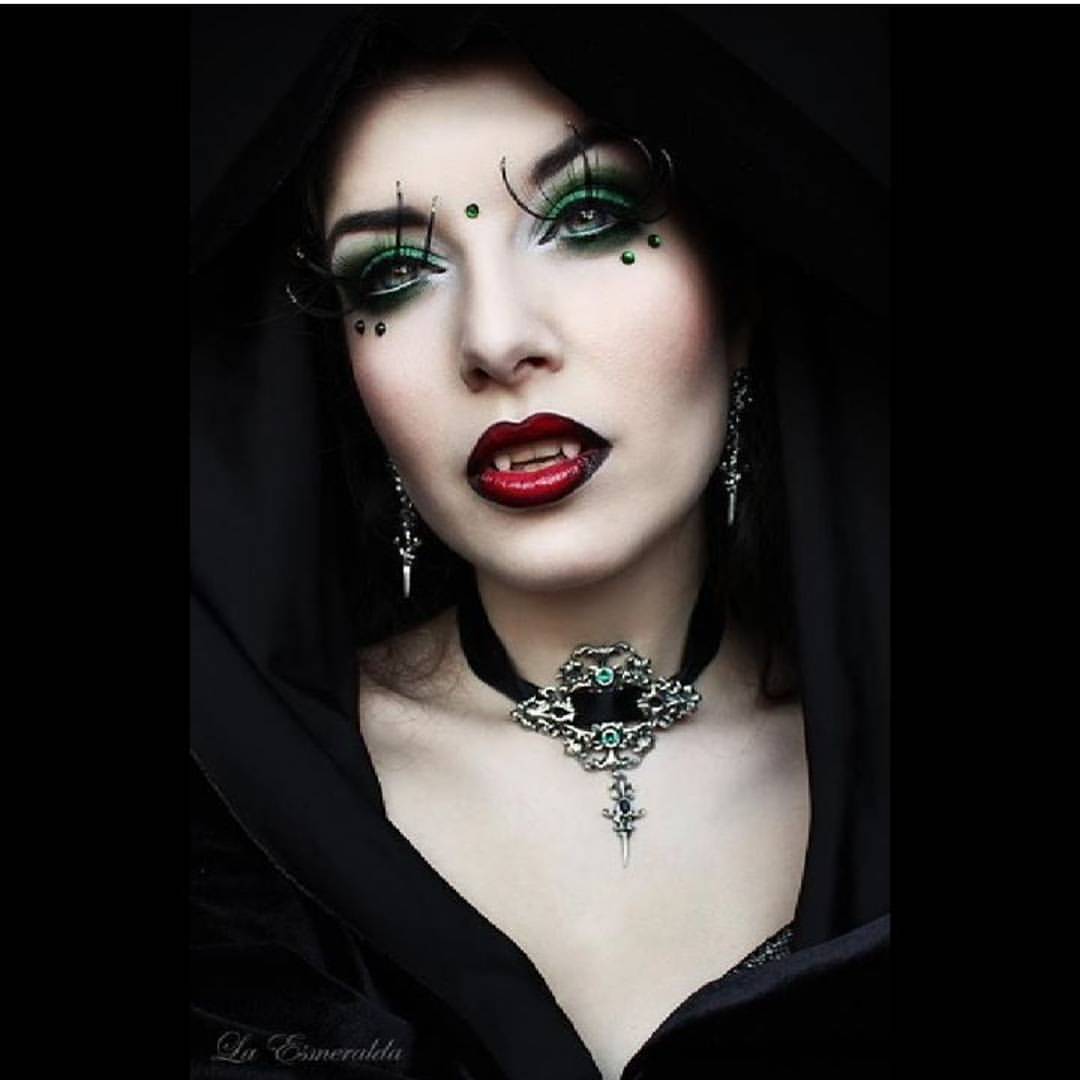 La Esmeralda - Alternative Model — Vampire Another oldie! Self-portrait ...