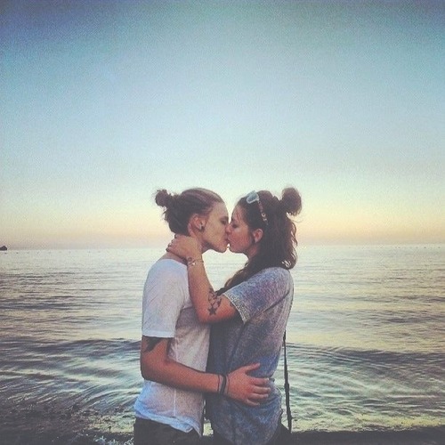 r a d i a t e l o v e
