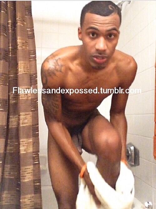 baitguy10:  flawlessandexpossed:  www.flawlessandexpossed.tumblr.com  # 11  Big MANDINGO🍆🍆✨✨✨  He’s so easy 😌