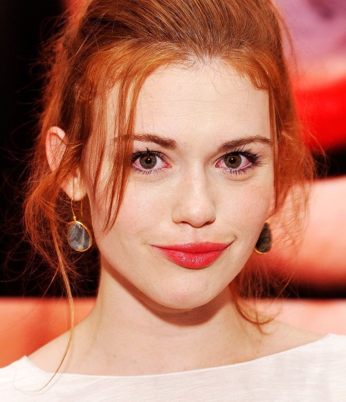 redheadsmyonlyweakness:  Holland Roden
