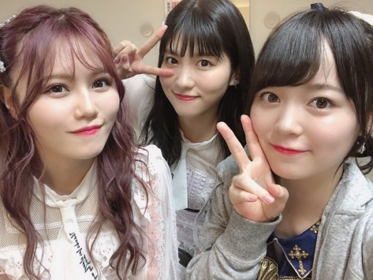 akb48-komi:  Komi with Megu-chan and Rei-chan~