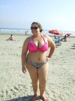    hottest curvy thick women bikini on the