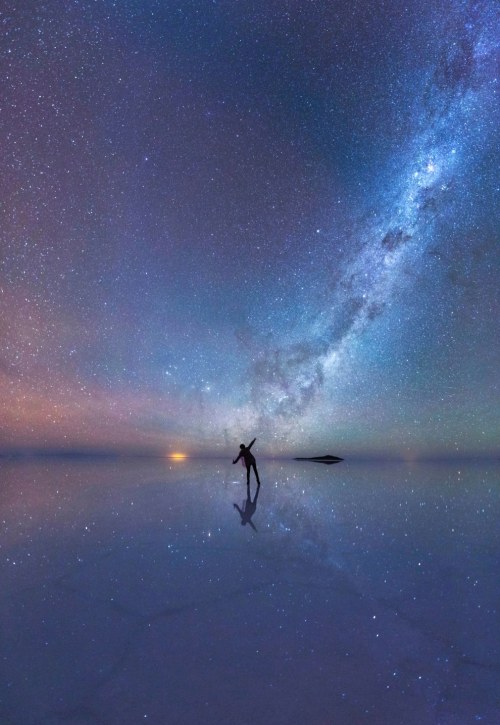 sixpenceee: “The Mirrored Night Sky”, by Xiaohua Zhao, China  “An enthralled stargazer is immersed i