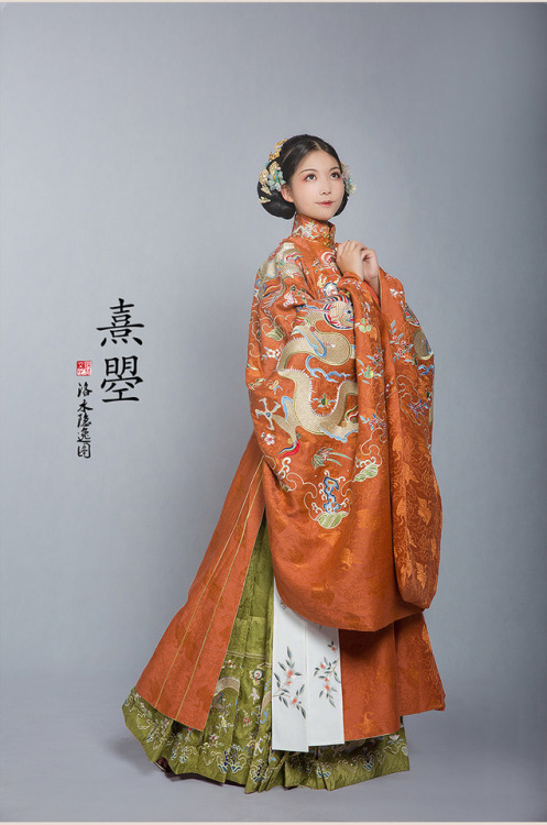 Traditional Chinese hanfu by 锦瑟衣庄