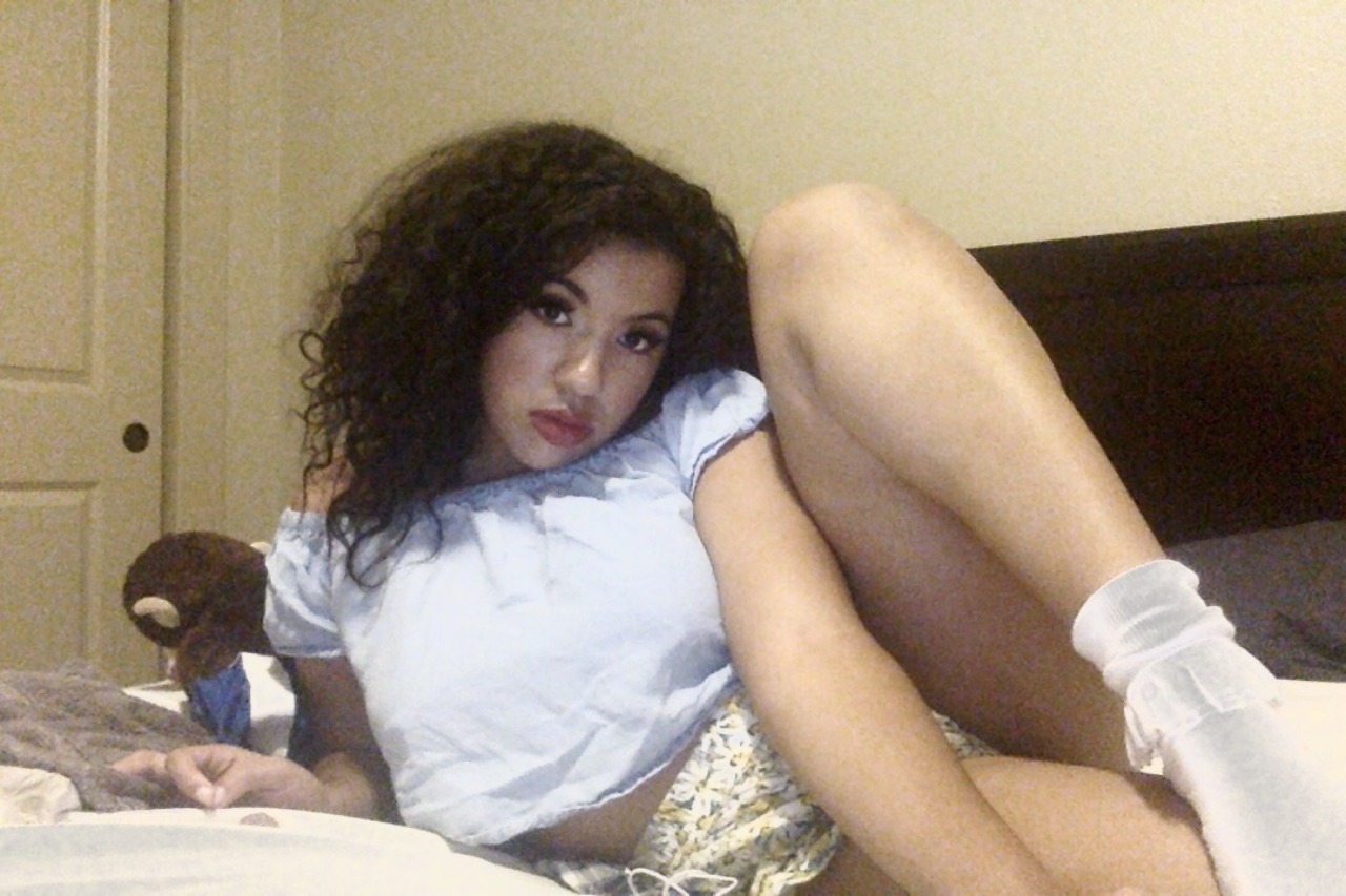 primal-littleprincess:  primal-littleprincess:  Missing Daddy while he’s away at
