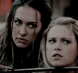 stydiafamm:bellamy blake MARCHING to get to his girl