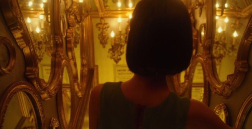 ladamarossa:  Helter Skelter (2012) stunning Japanese horror film set in the world of beauty and fashion, Directed by famous photographer Mika Ninagawa. 