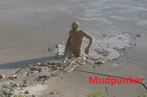 mudpunker:Mudpunker jump in mud