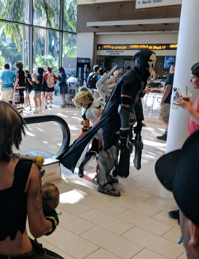 ramen-hamster:  nefia:   mercy rescuing a reaper who got his cape stuck    Mercy