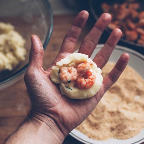 instagram:  Cooking Up Inspiration with @cozinhadalbo  For more culinary inspiration, follow @cozinhadalbo on Instagram.  This interview was conducted in Portuguese.  Complex cake recipes with many steps are chef Angelo Dal Bó’s  (@cozinhadalbo) favorite