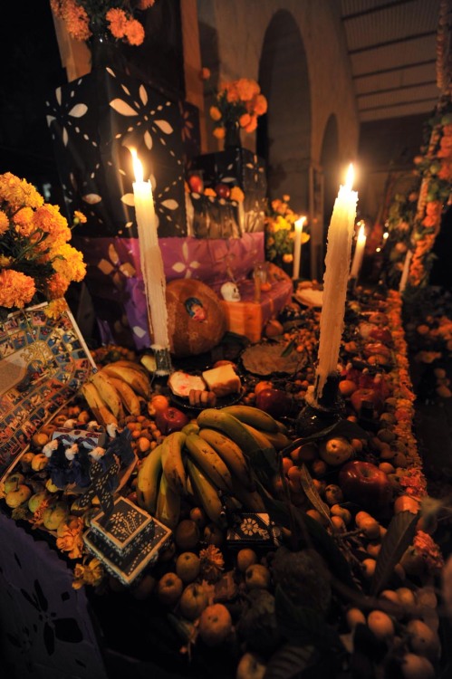 Dia de los Muertos—Day of the Dead, —is a holiday that spans November 1 and 2nd.Don’t confuse Dia de