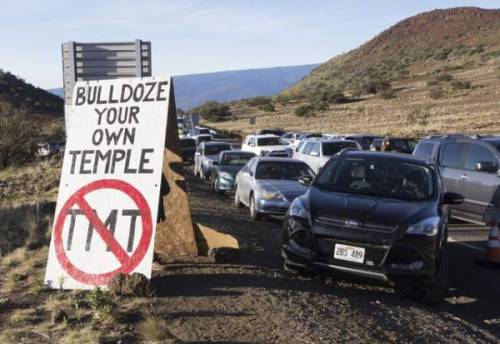 betterwiththree:Tumblr, Hawai’i needs your support now more than ever.Mauna Kea, one of our most sac