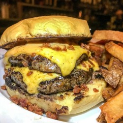 yummyfoooooood:  Double Cheeseburger with Bacon