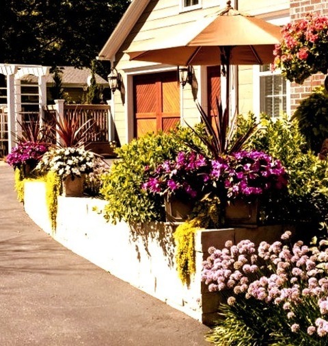 Flower Bed Landscape In MilwaukeeAn Example Of A Mid-sized Rustic Drought-tolerant And Full Sun Side