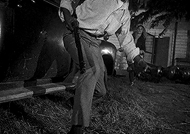 notpushingdaisies:GET TO KNOW ME 🔮 SPOOKY SEASON EDITION favorite horror characters (3/?) - ben, played by duane jonesNIGHT OF THE LIVING DEAD (1968) D. GEORGE A. ROMERO